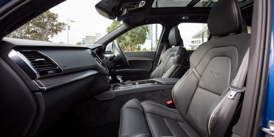 Интерьер Volvo XC90 T6 R-Design 2016 года  (AU) (фото 21 из 23)